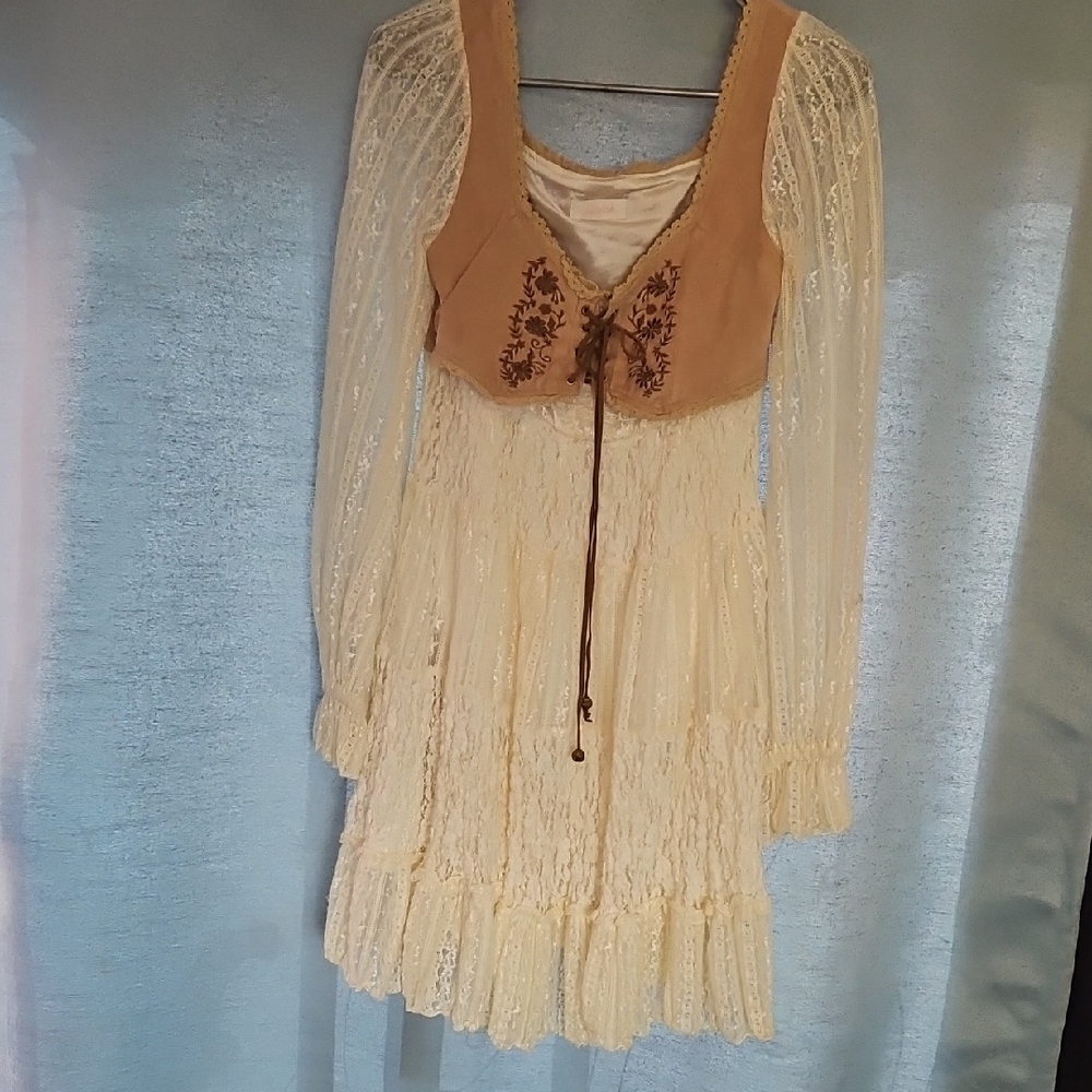 LIZ LISA Beige and Cream Embroidered Long Sleeve Dress